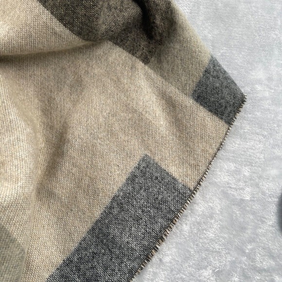 Marc New York Shawl One Size Tan Gray Plaid Fringe Soft Tassel Tie Front Wrap - Picture 6 of 15